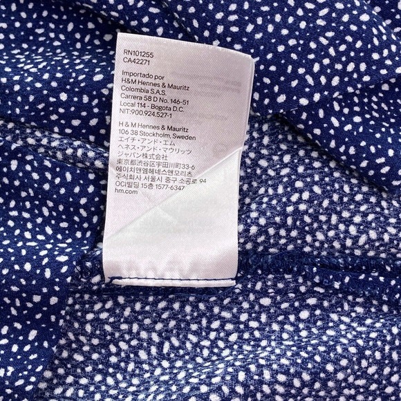 H&M Size 14 Women’s Blouse Top Navy Blue Polkadots print 3/4 sleeve lightweight - Picture 11 of 11